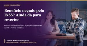 Benefício negado pelo INSS: casal preocupado lendo a carta de indeferimento